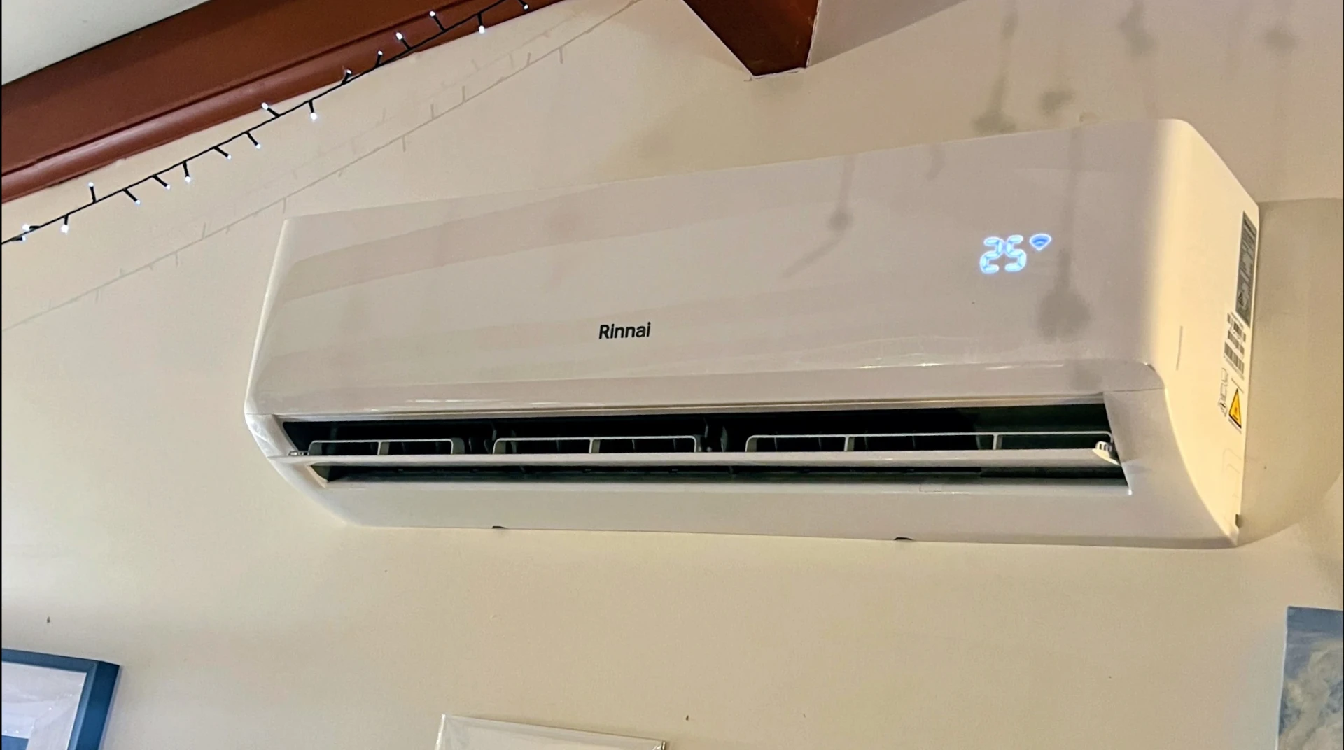 Wall unit with Wi-Fi control, set to 25°